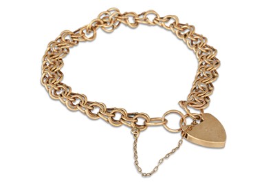 Lot 100 - A 9CT GOLD CURB LINK BRACELET, 13.7 g.