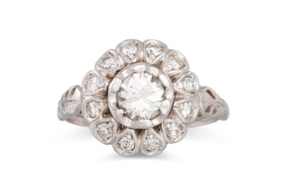 Lot 166 - A DIAMOND CLUSTER RING, the brilliant cut...