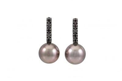Lot 228 - A PAIR OF BLACK DIAMOND & PEARL DROP EARRINGS,...