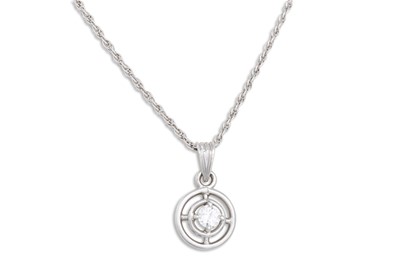 Lot 39 - A VINTAGE DIAMOND SOLITAIRE PENDANT, the...